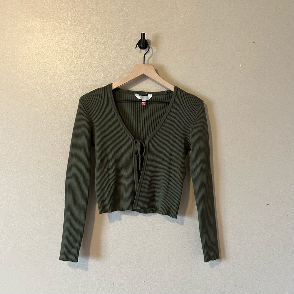 No Boundaries Olive Green Front Tie‎ Sweater L - Preloved, Cozy & Stylish